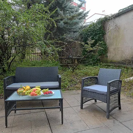 Large Familial Ideal * Issy-les-Moulineaux