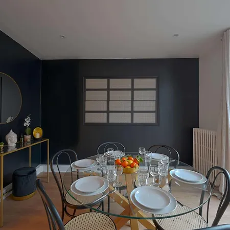 Large Familial Ideal Apartment