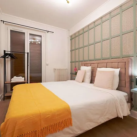Large Familial Ideal * Issy-les-Moulineaux